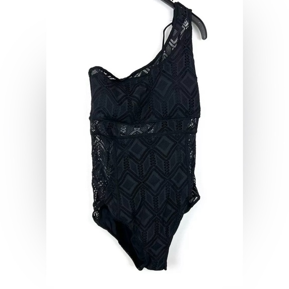 BECCA Womens Adeline Asmmetrical Crochet One Piece Swimsuit Black Medium
